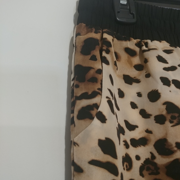 Leopard 🐆 draw string jogger style comfy pants - Picture 3 of 8
